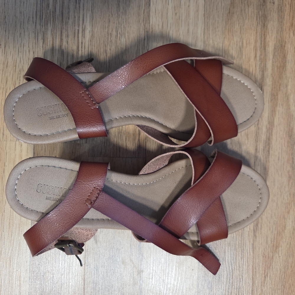 Cushion Walk Women's Tan Leather Sandals